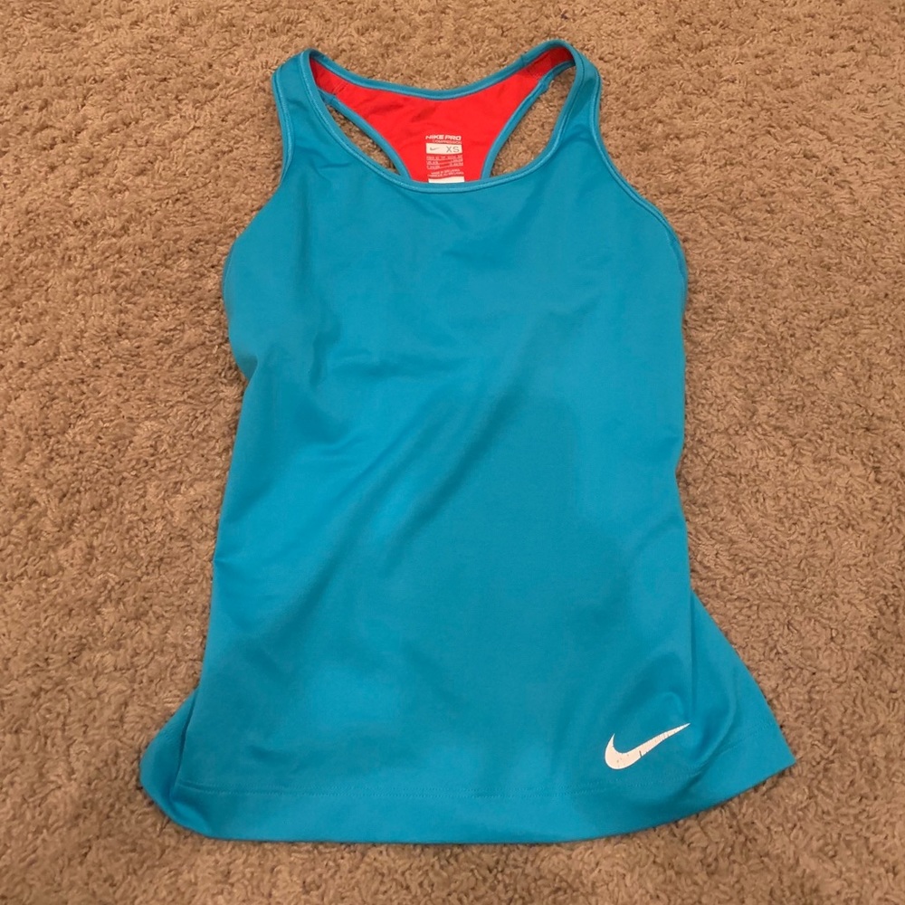Nike Pro workout tank